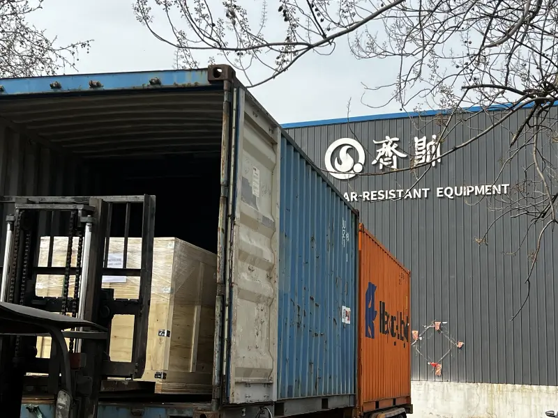 Shandong Qishuai aşınmaya davamlı avadanlıq | Keramika Rezin Gömülü Polad Astarların istehsalı və göndərilməsi tamamlandı